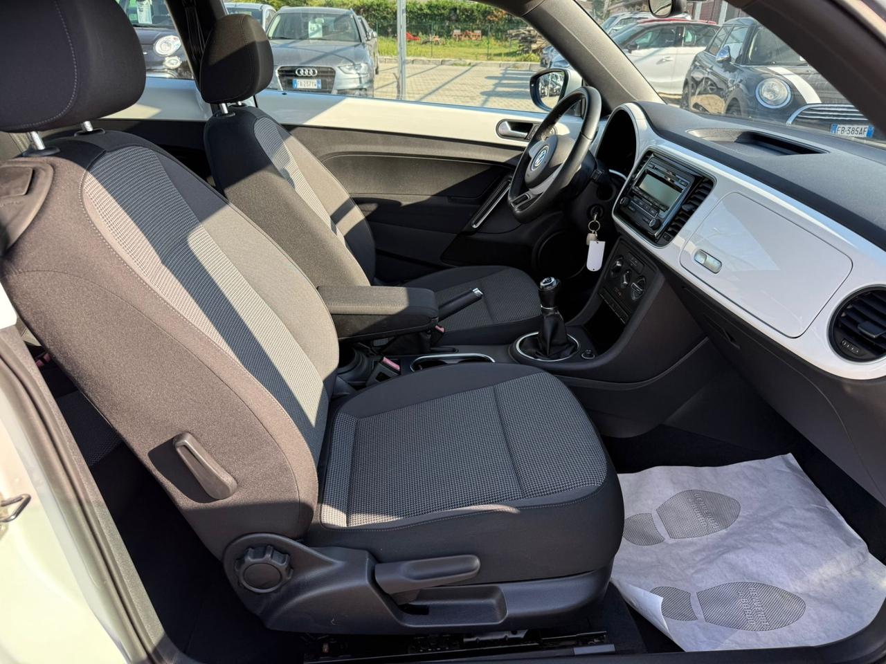 Volkswagen Maggiolino 1.6TDI 105CV TETTO APRIBILE
