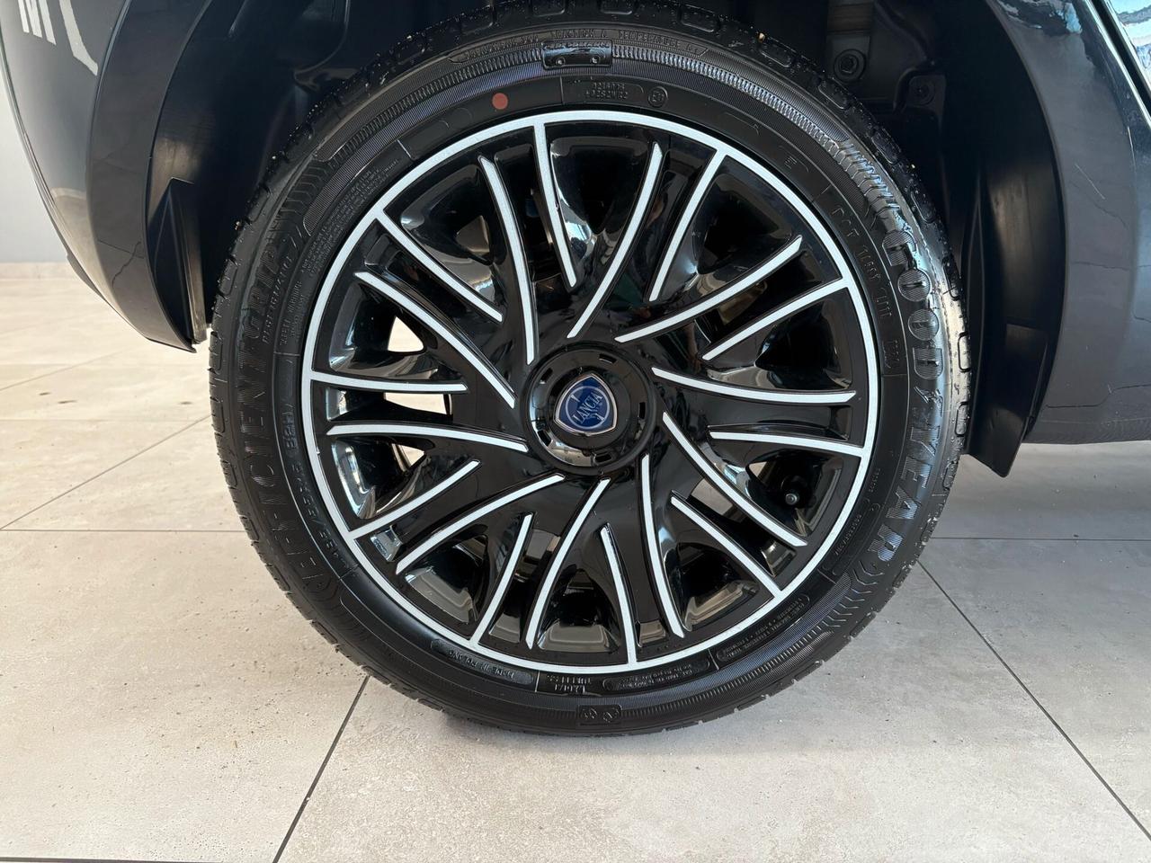 Lancia Ypsilon 1.0 FireFly 5 porte S&S Hybrid Oro