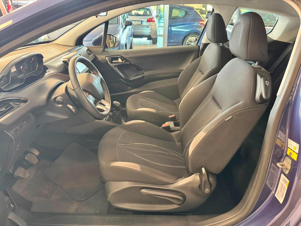 Peugeot 208 1.4 HDi 68 CV 3 porte Allure non e predisposta della cinghia a bagno d'olio