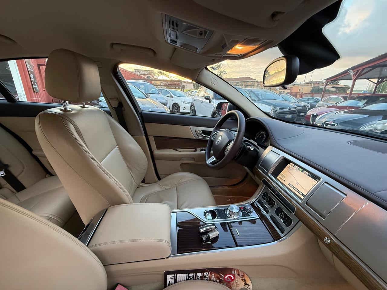 XF 3.0 D V6 Premium Luxury-unipro-rate-garanzia-