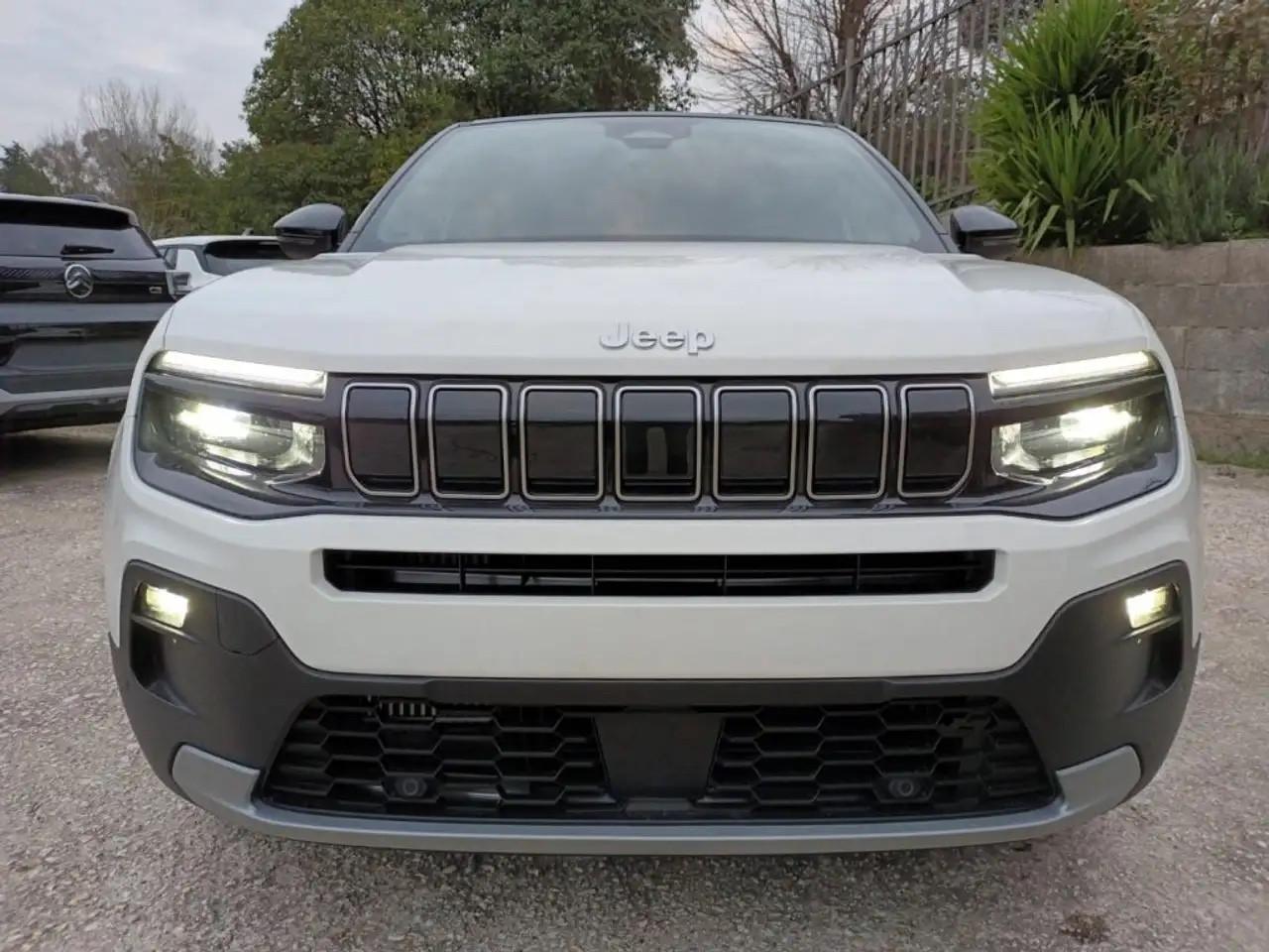 Jeep Avenger 1.2 E-HYBRID 110 CV Summit KM0