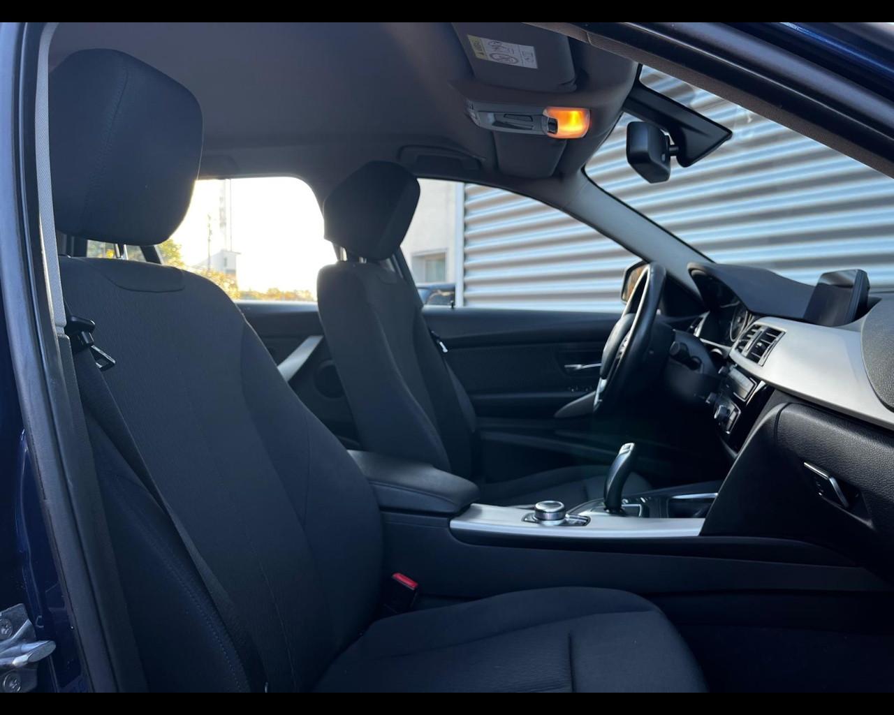 BMW 318d TOURING BUSINESS ADVANTAGE