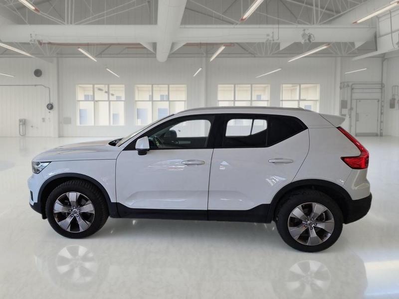 VOLVO XC40 B4 AWD AUTOMATICO MOMENTUM PRO SUV