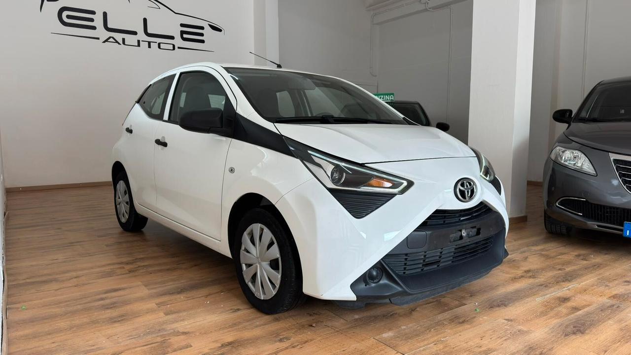 Toyota Aygo Connect 1.0 VVT-i 72 CV 5 porte x-fun