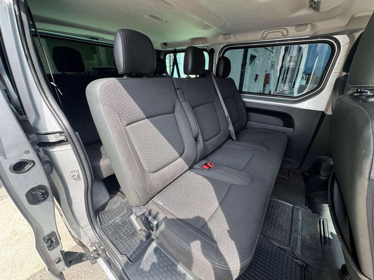Opel Vivaro 8 posti