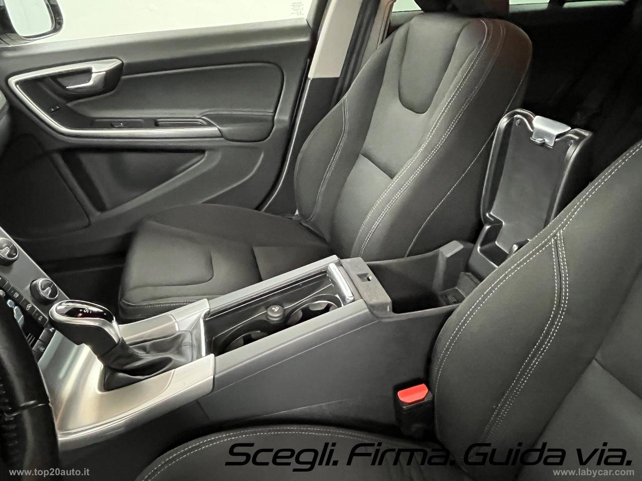 VOLVO V60 Cross Country D3 Geartronic Momentum