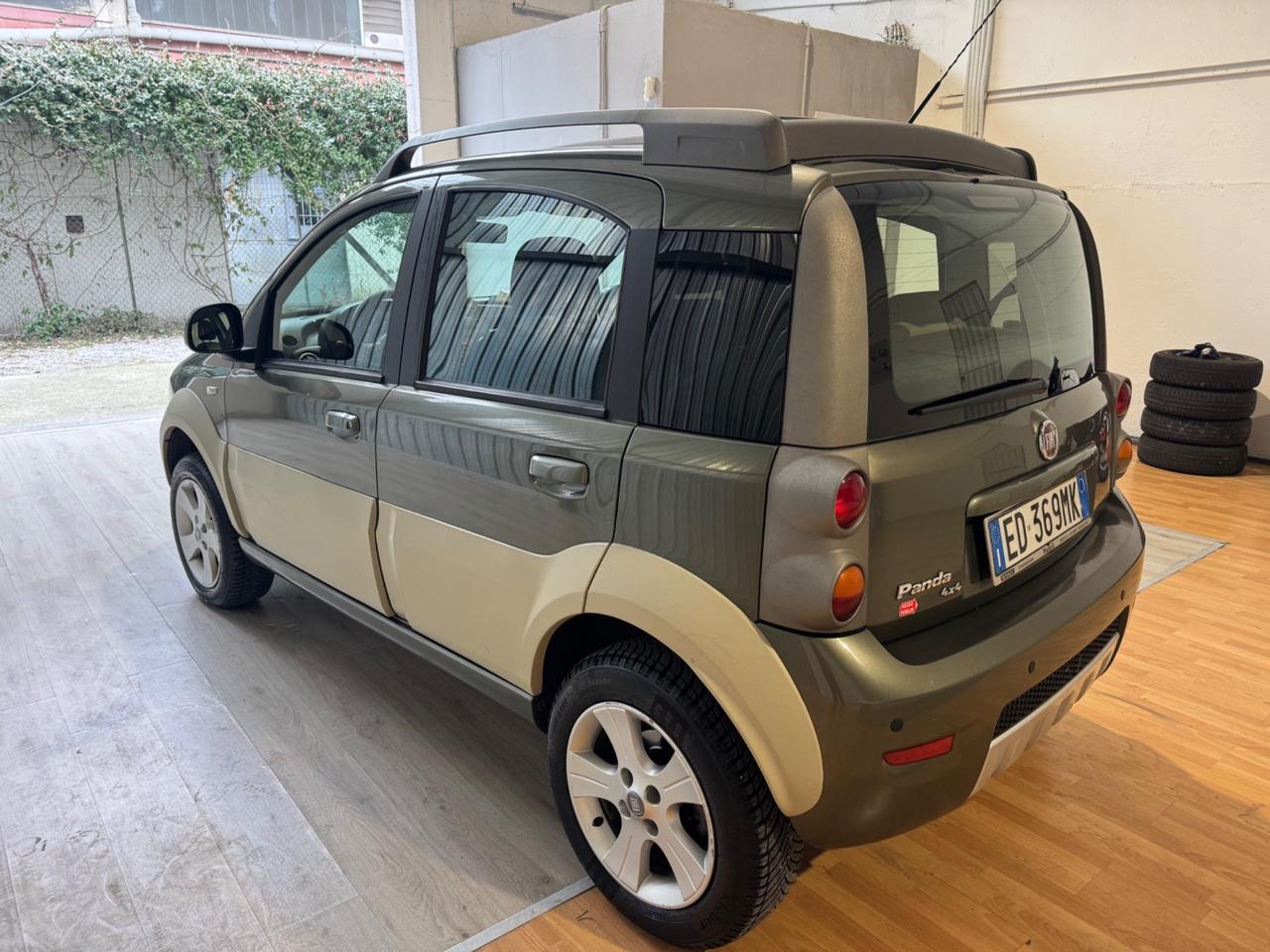Fiat Panda Cross 4x4 con bloccaggio differenziale