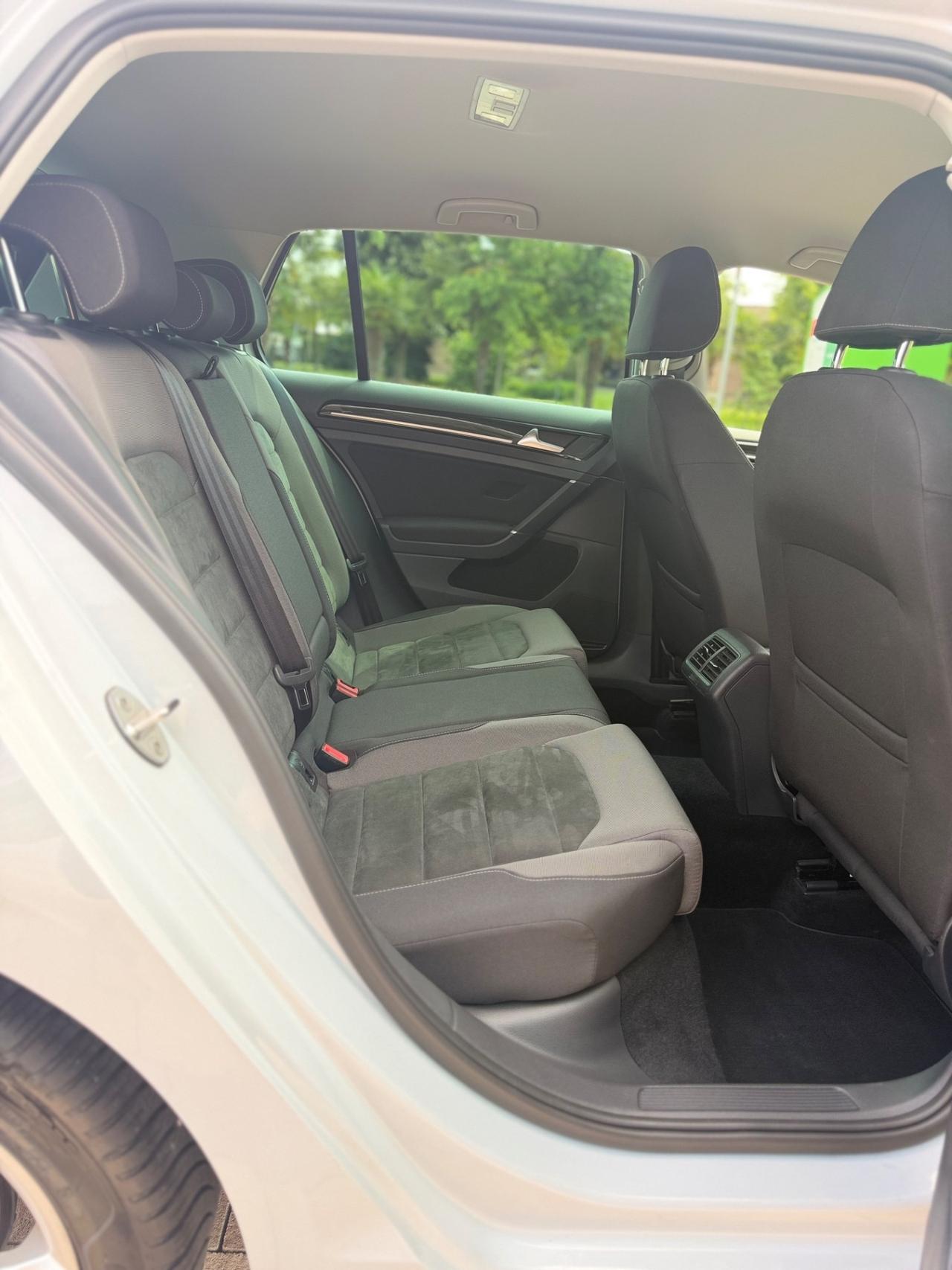 Volkswagen Tiguan 2.0 TDI R-Line SCR 4MOTION Advanced BlueMotion Technology