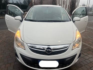 Opel Corsa 1.2 3 porte b-color