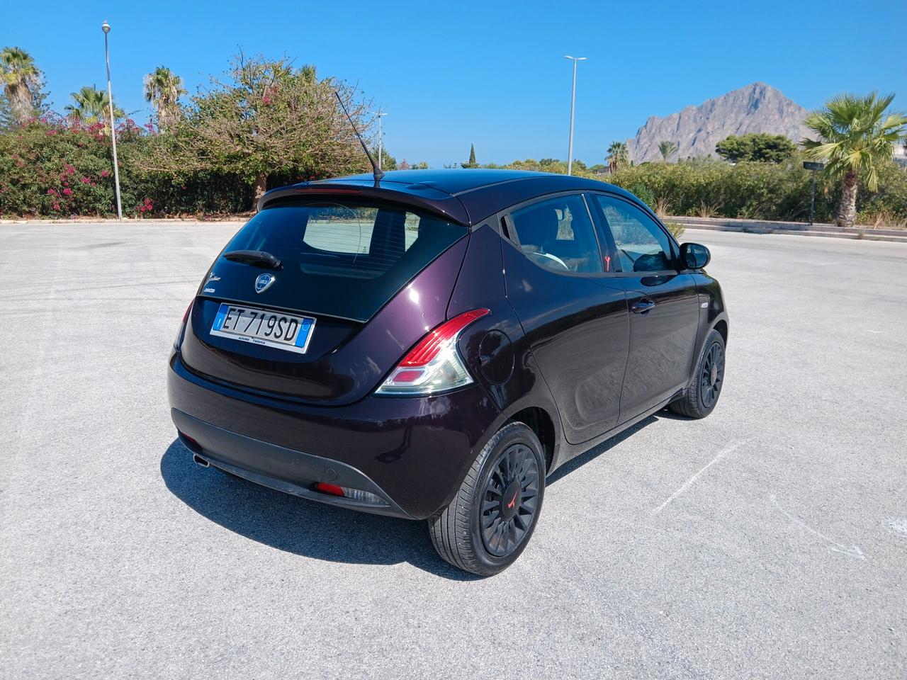 Lancia Ypsilon Silver