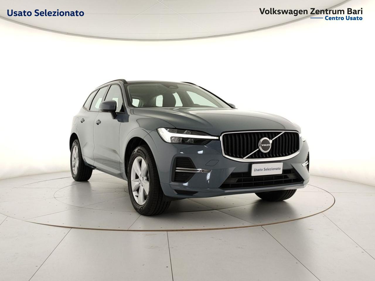 Volvo XC60 2.0 b4 momentum pro awd auto