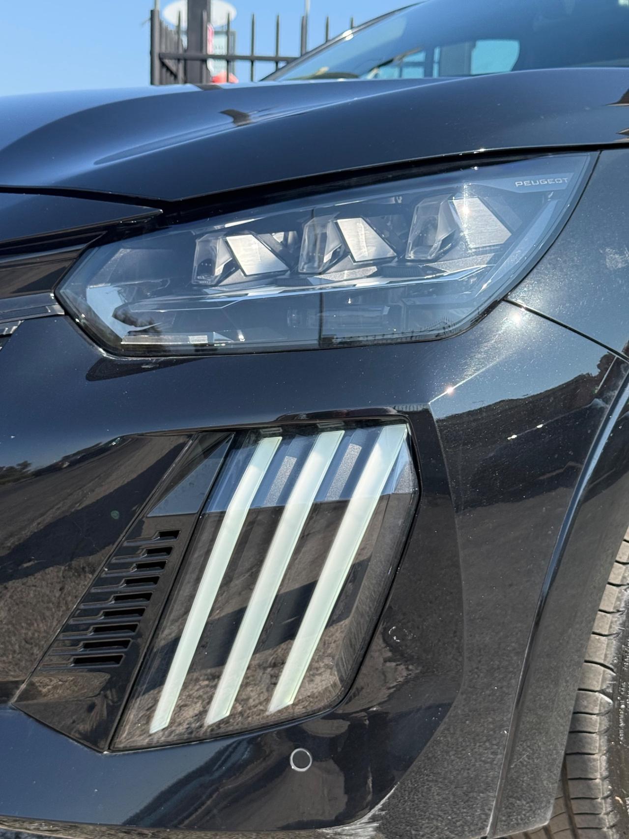 Peugeot 208 Hybrid 145 e-DCS6 GT Nero Perla