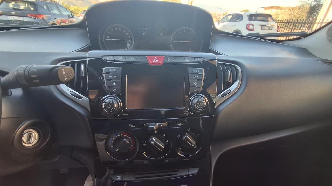 Lancia Ypsilon 1.2 69 CV 5 porte Gold