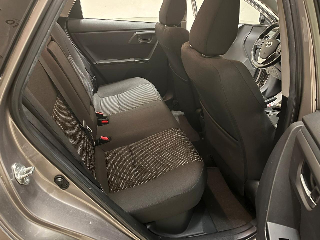 Toyota Auris 1.8 Hybrid Lounge