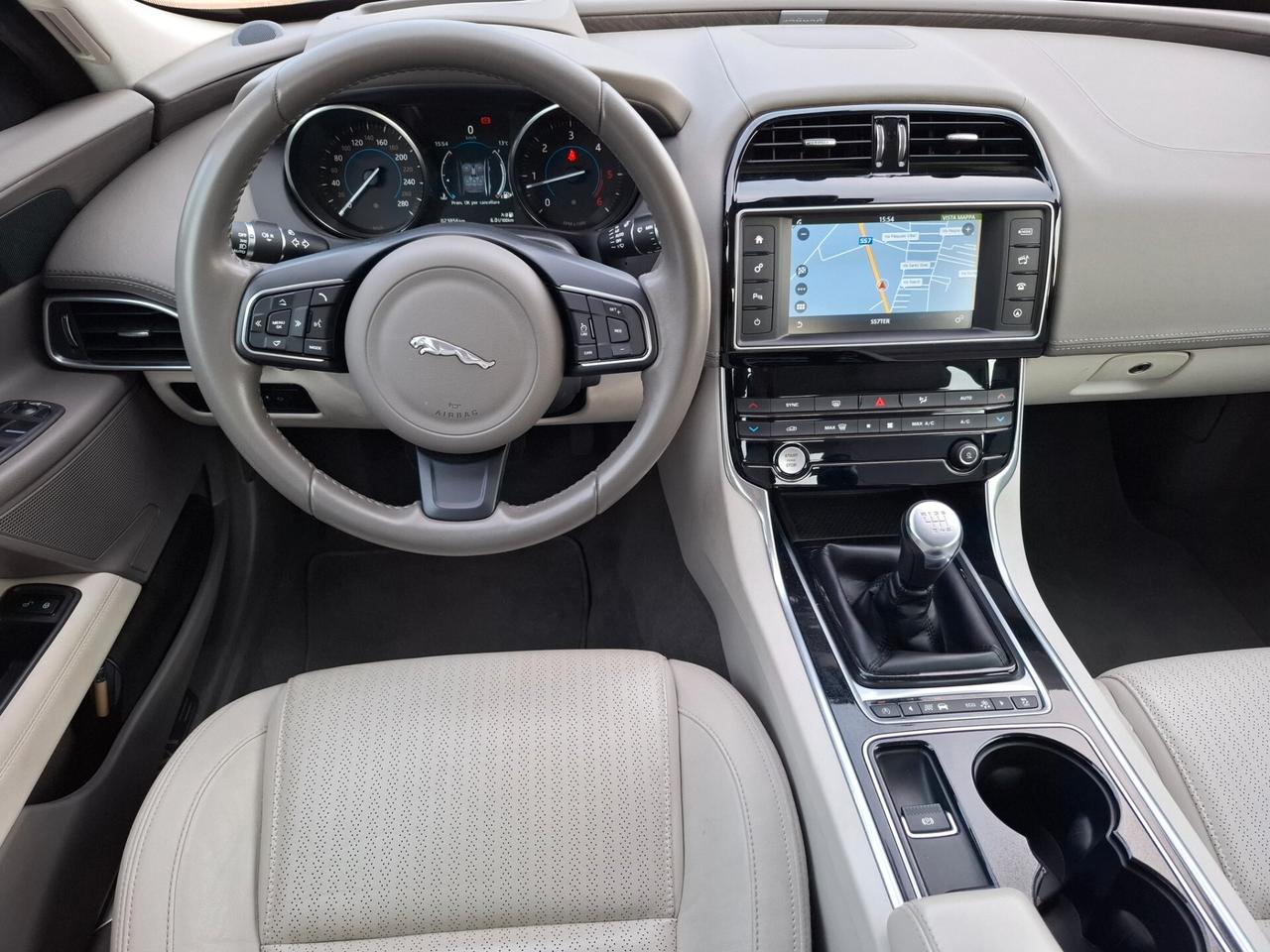 Jaguar XE 2.0 D 180cv *SOLO 23.000 KM*