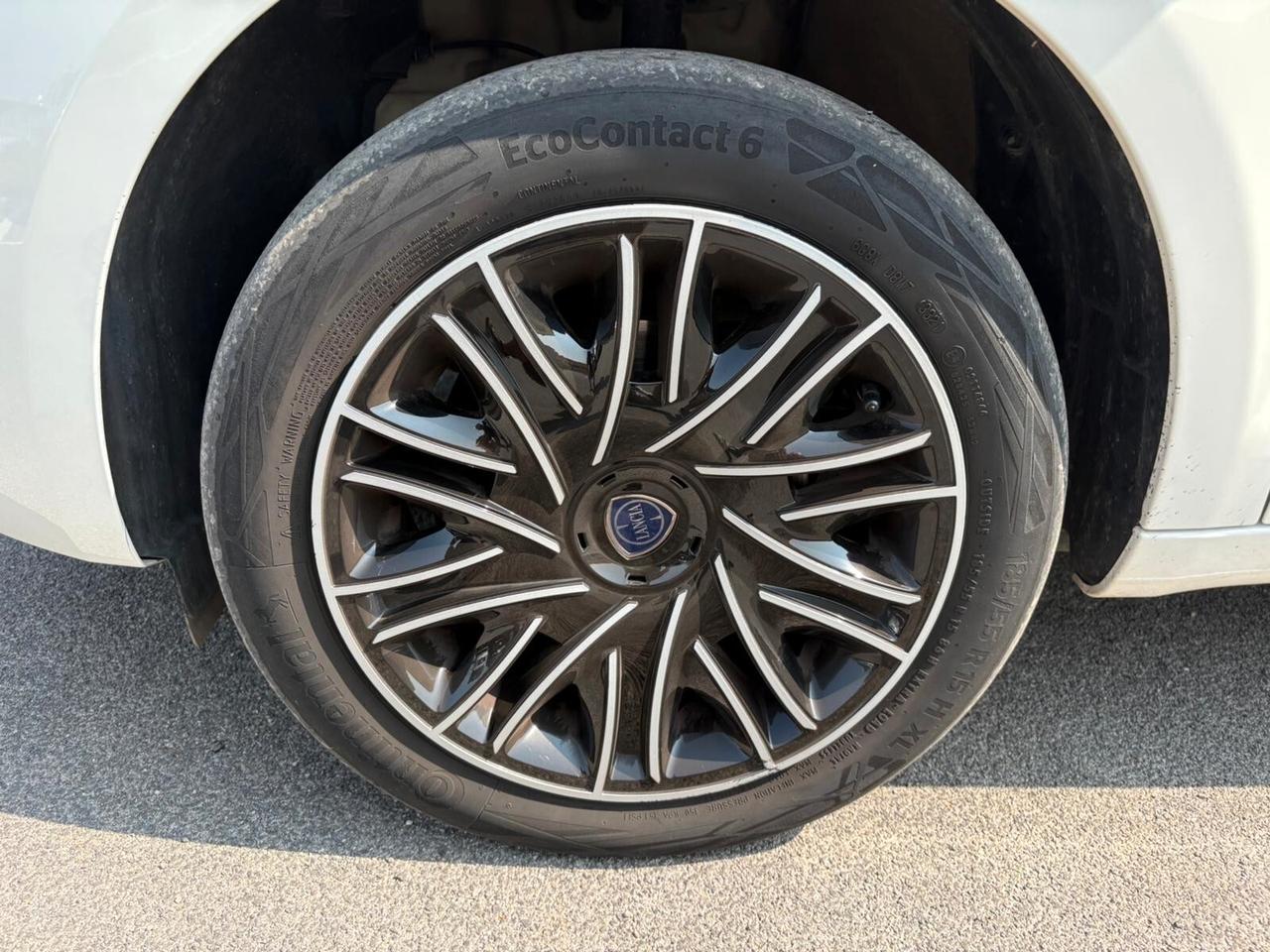Lancia Ypsilon 1.0 hybrid 69cv - 2021