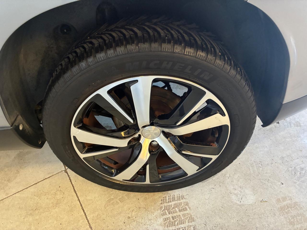 Peugeot 2008 1.2 PureTech Turbo 130 S&S Allure