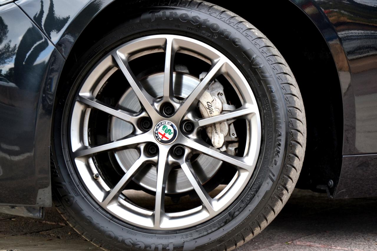 Alfa Romeo Giulia 2.0 200CV AT8 NAV LED RCAM PDC *PREZZO VERO*