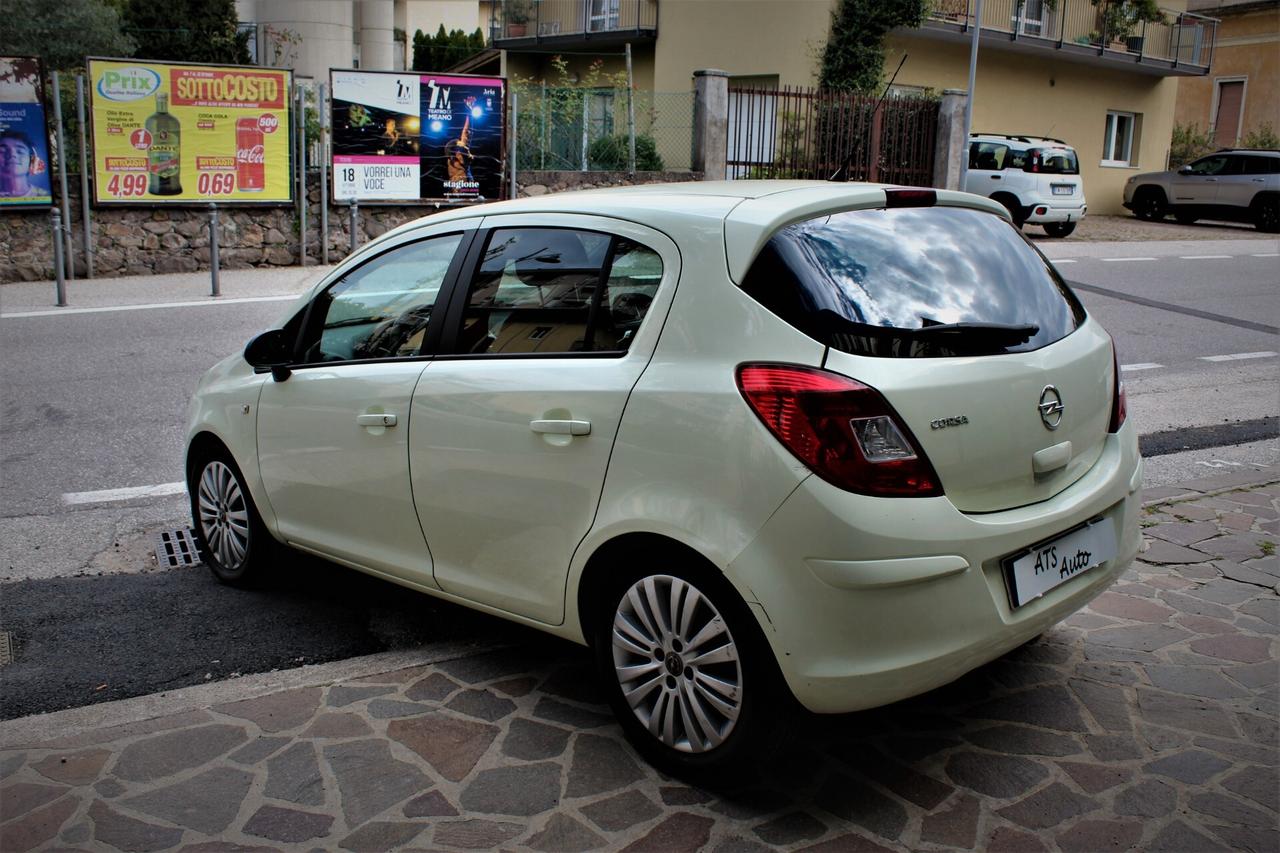 Opel Corsa 1.2 5 porte Cosmo Neopatentati