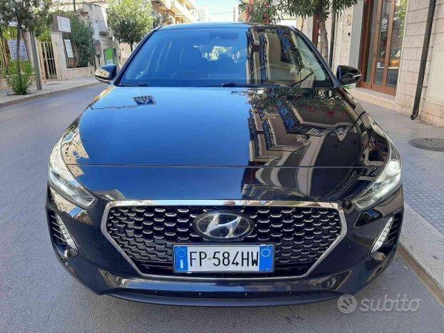 Hyundai i30 1.6 CRDI 136CV BERLINA NAVI PERFETTA