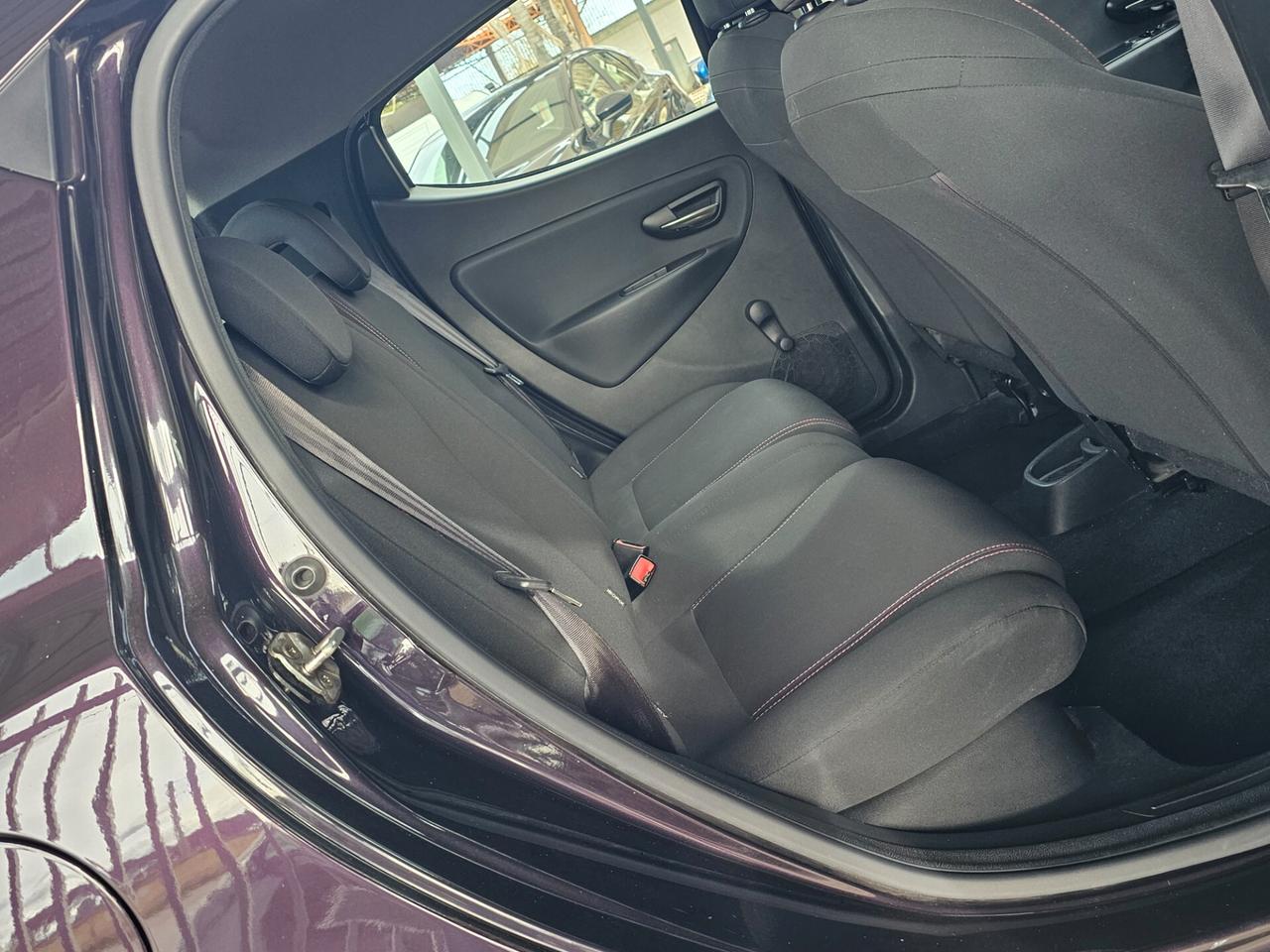 Lancia Ypsilon 5 porte Metano Ecochic Elefantino