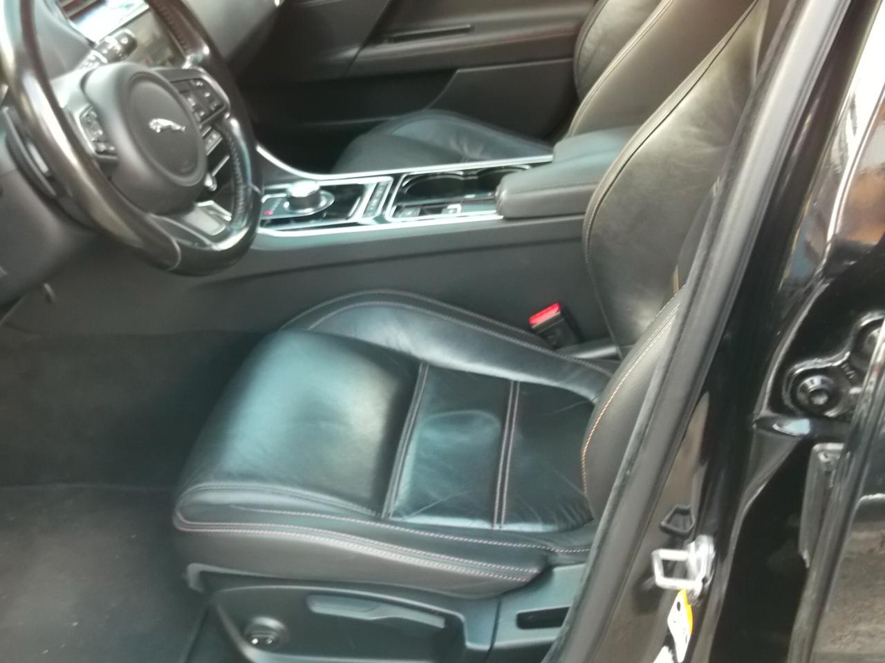 Jaguar XE 2.0 D Turbo aut. Prestige Business Edition - 10