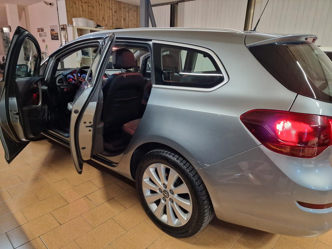 Opel Astra 1.7 CDTI 110CV Sports Tourer Cosmo