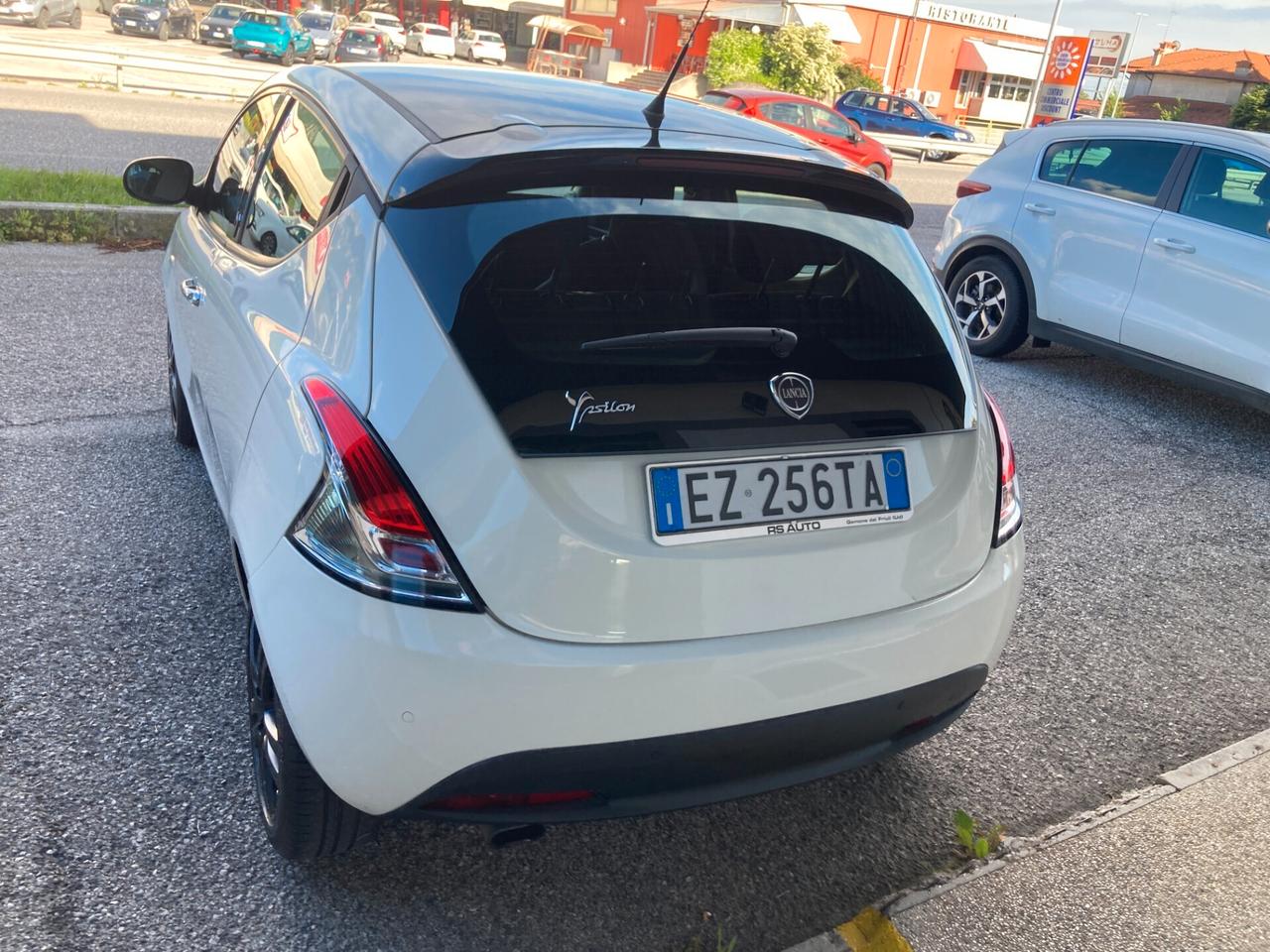 Lancia Ypsilon 1.2 69 CV 5 porte S&S Silver