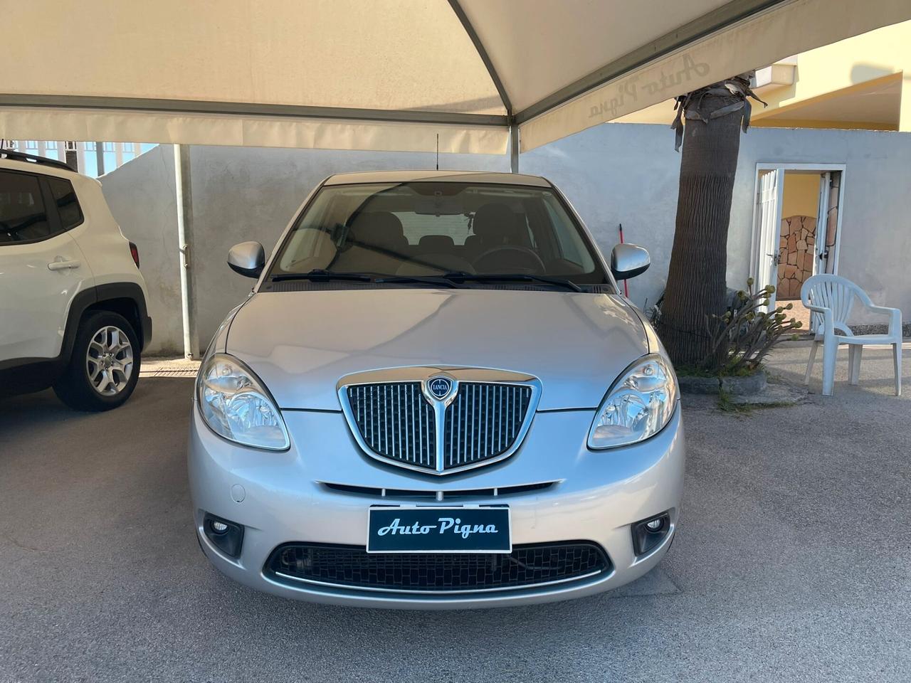 Lancia Ypsilon 1.3 MJT 75 CV Platino