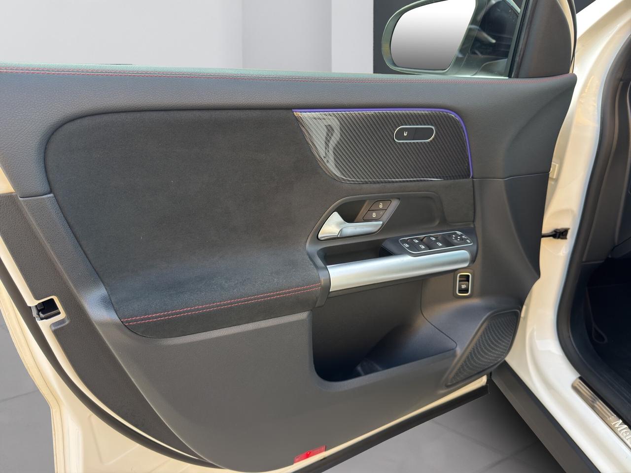 MERCEDES-BENZ GLA 180 d AUTOMATIC. PREMIUM AMG -MY23