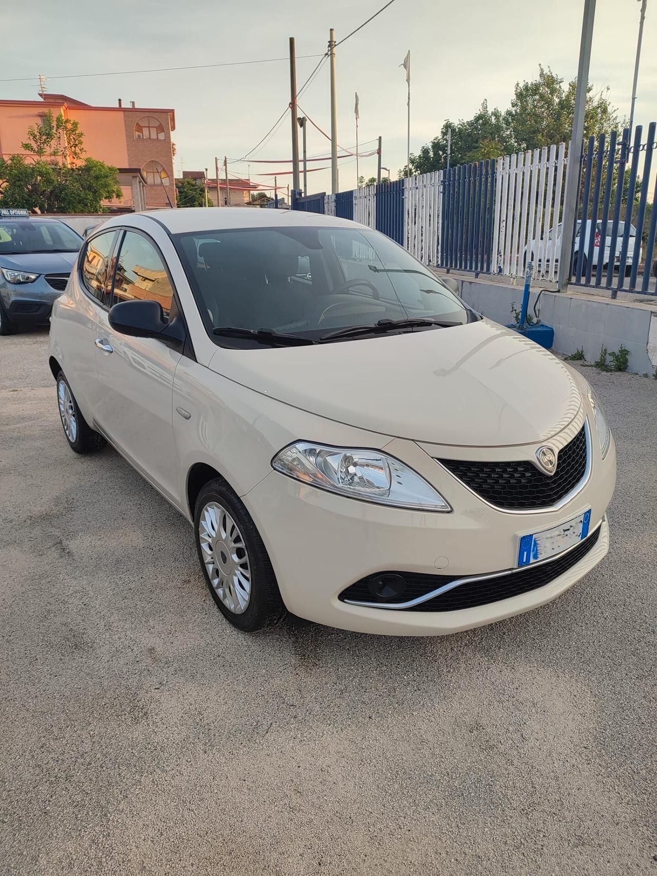 Lancia Ypsilon 1.3 MJT 16V 95 CV 5 porte S&S Silver