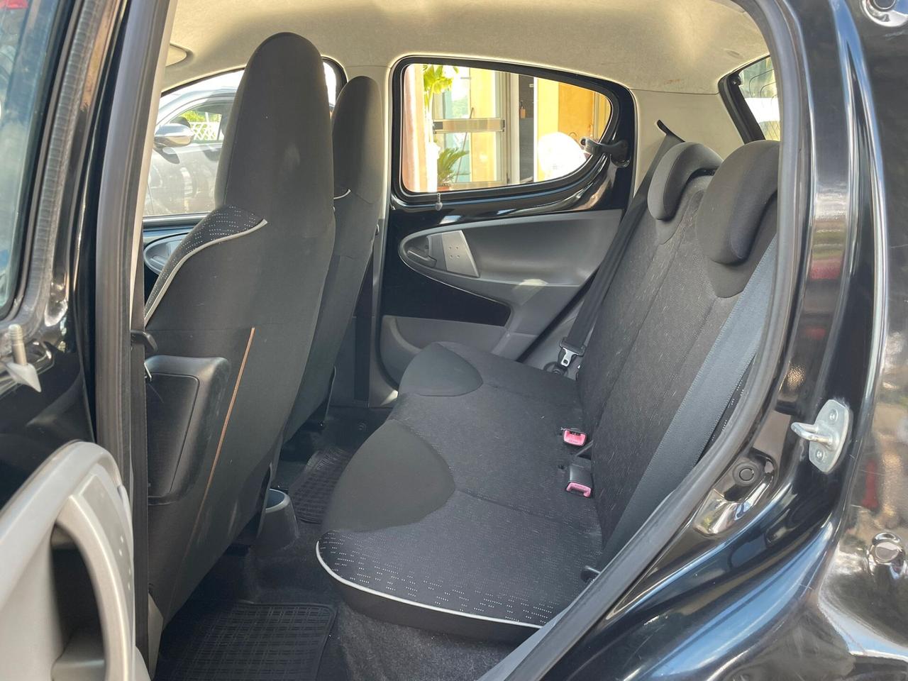 PEUGEOT 107 1.0 B - 2010