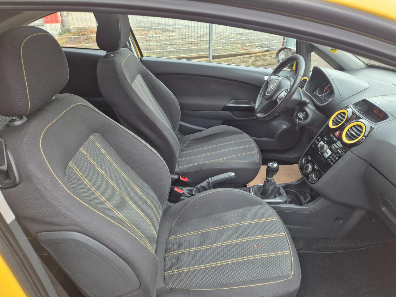 Opel Corsa 1.4 16V 3 porte b-color Euro 5