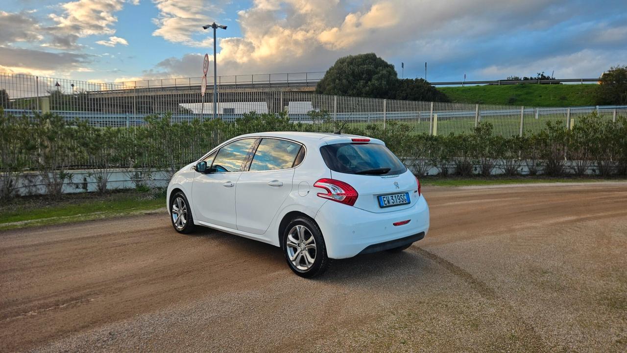 Peugeot 208 1.4 HDi 68 CV 5 porte Allure