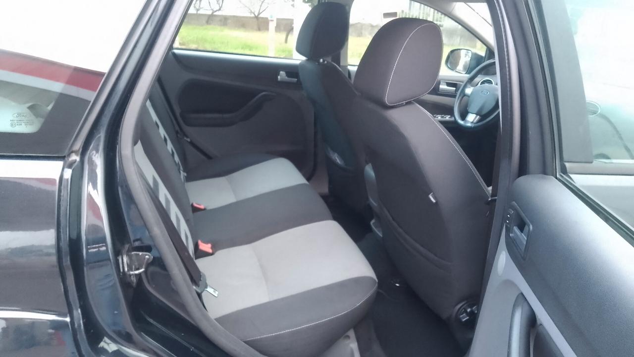 Ford Focus 1.6 TDCi (110CV) SW Tit. DPF neop 13