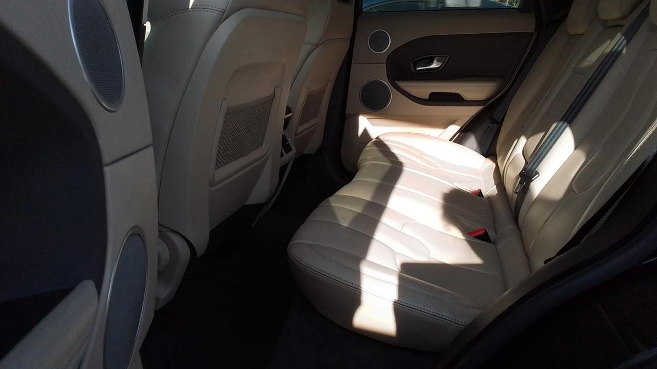 Range Rover Evoque 2.2 TD4 5p. Pure