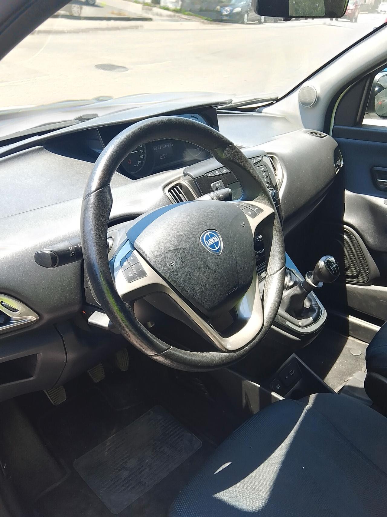 Lancia Ypsilon 1.2 69 CV 5 porte S&S Platinum