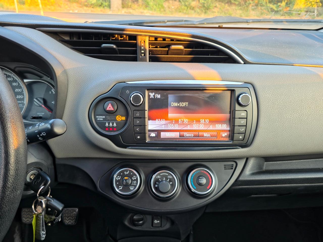 Toyota Yaris 1.0 5 porte Lounge CV-69 E6 Manuale NEO 2015