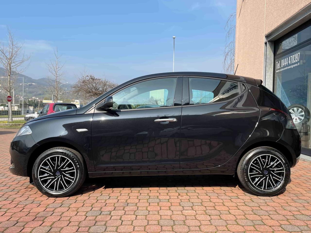 Lancia Ypsilon 1.0 FireFly 5 porte S&S Hybrid Oro