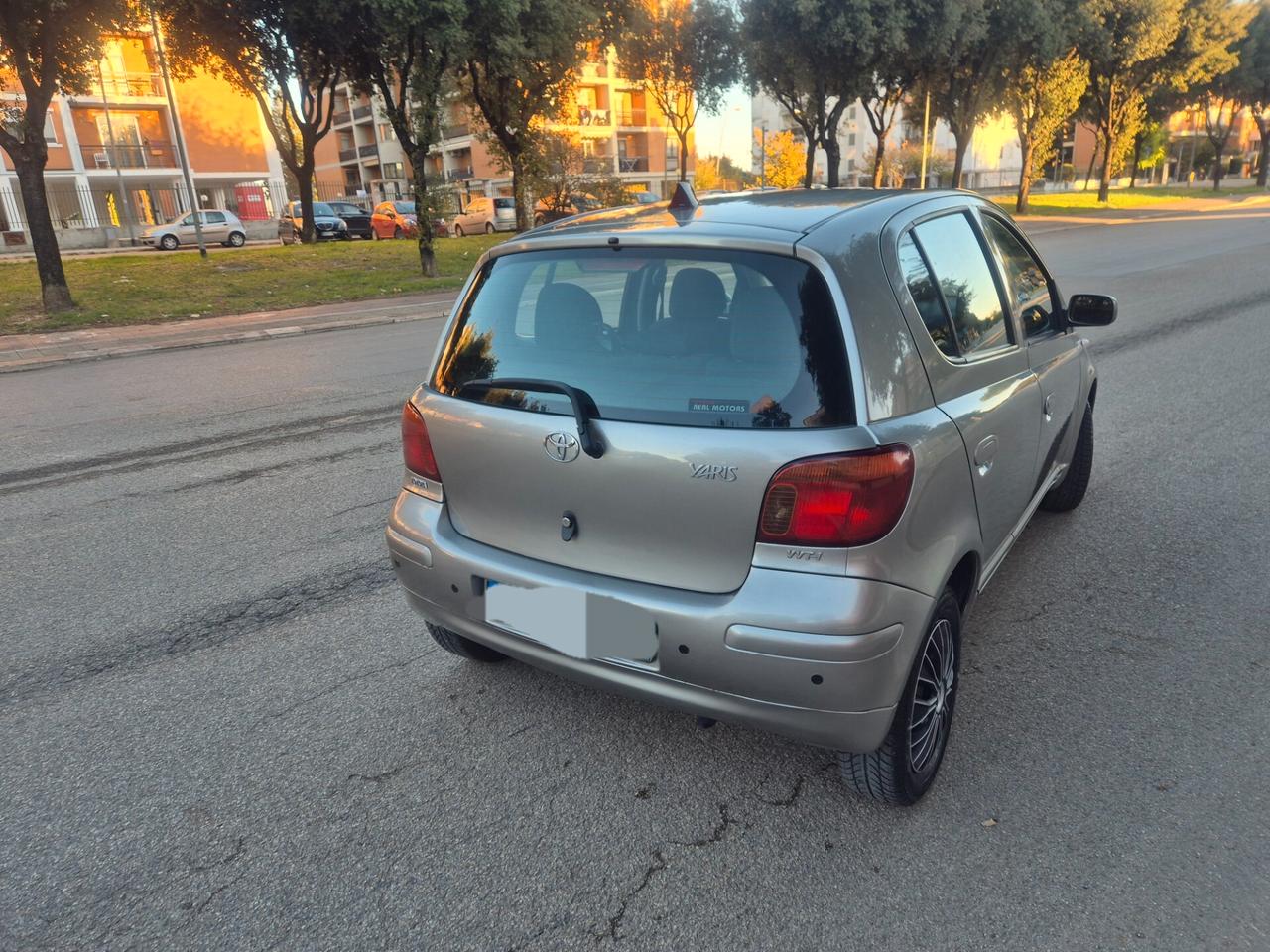 Toyota Yaris 1.0 benzina 68cv anno 05
