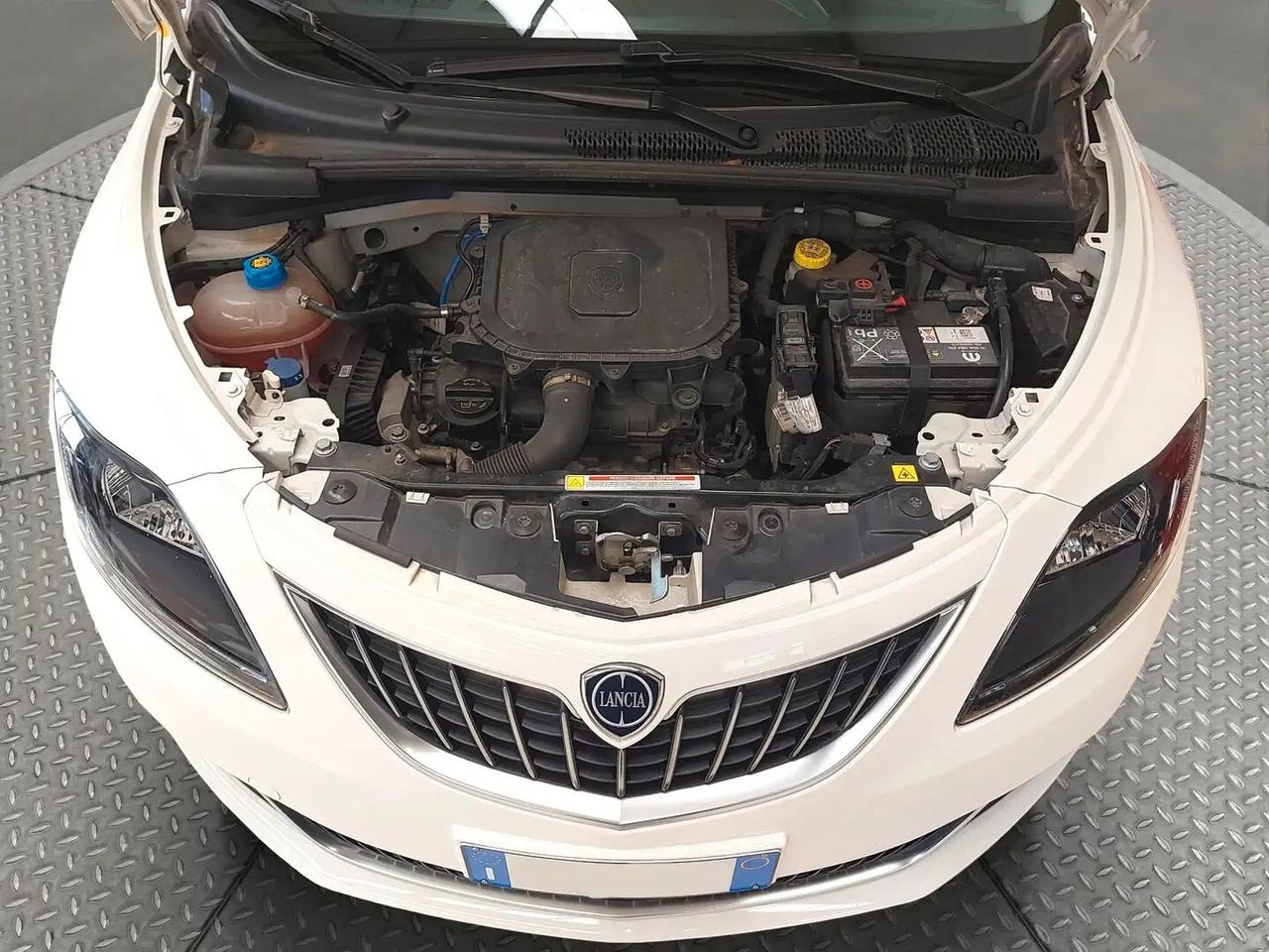 Lancia Ypsilon 1.0 FireFly 5 porte S&S Hybrid Silver