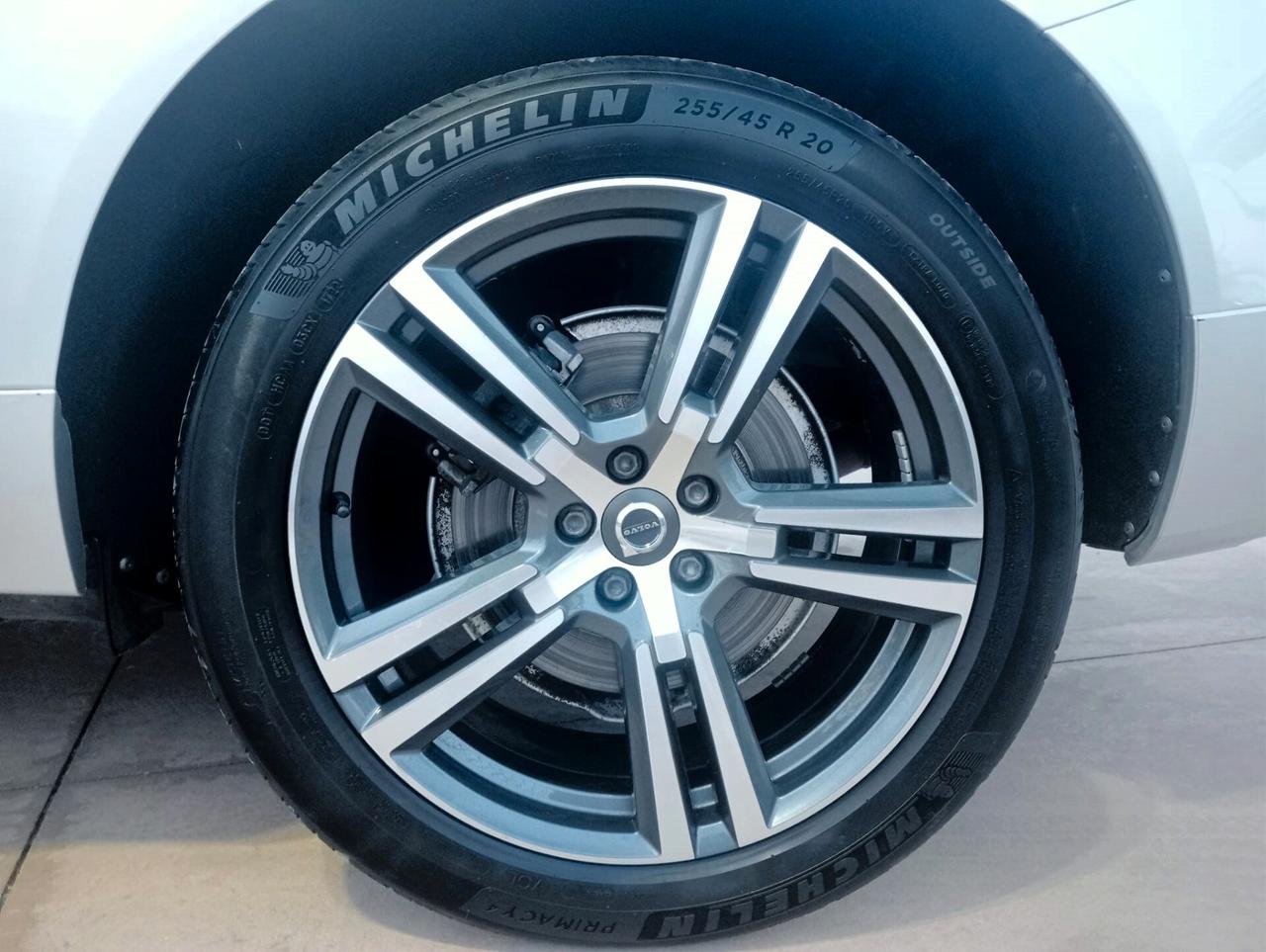 Volvo XC 60 XC60 B4 (d) Geartronic Momentum Pro