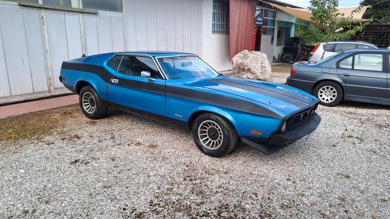 Chevrolet Corvette Ford Mustang Mach 1