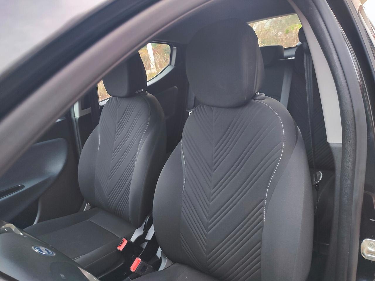 Lancia Ypsilon GOLD HYBRID 1.0 FIREFLY 70 CV S&S 6 MARCE CARPLAY