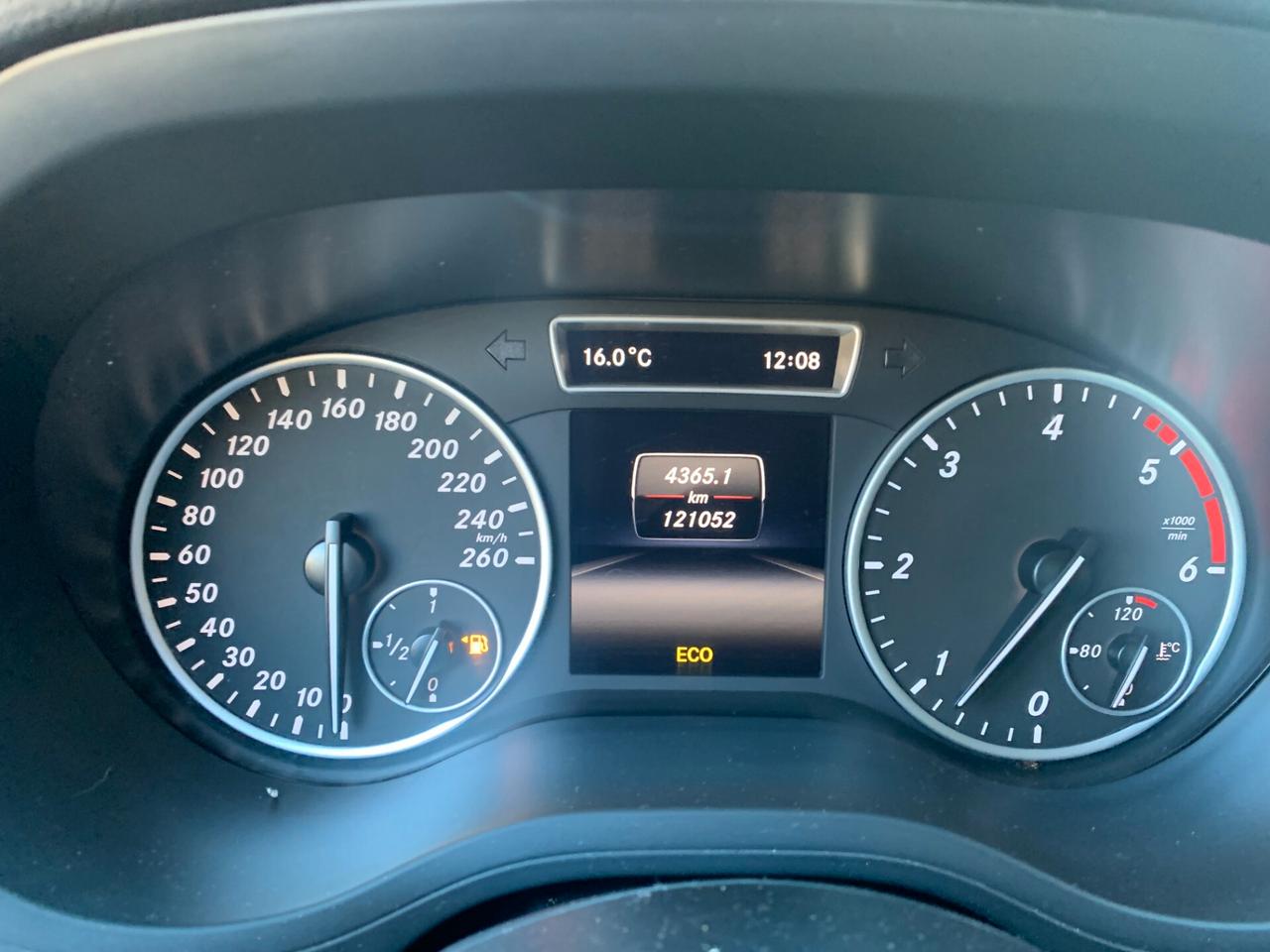 Mercedes-benz B 200 CDI Premium 2014 KM121000