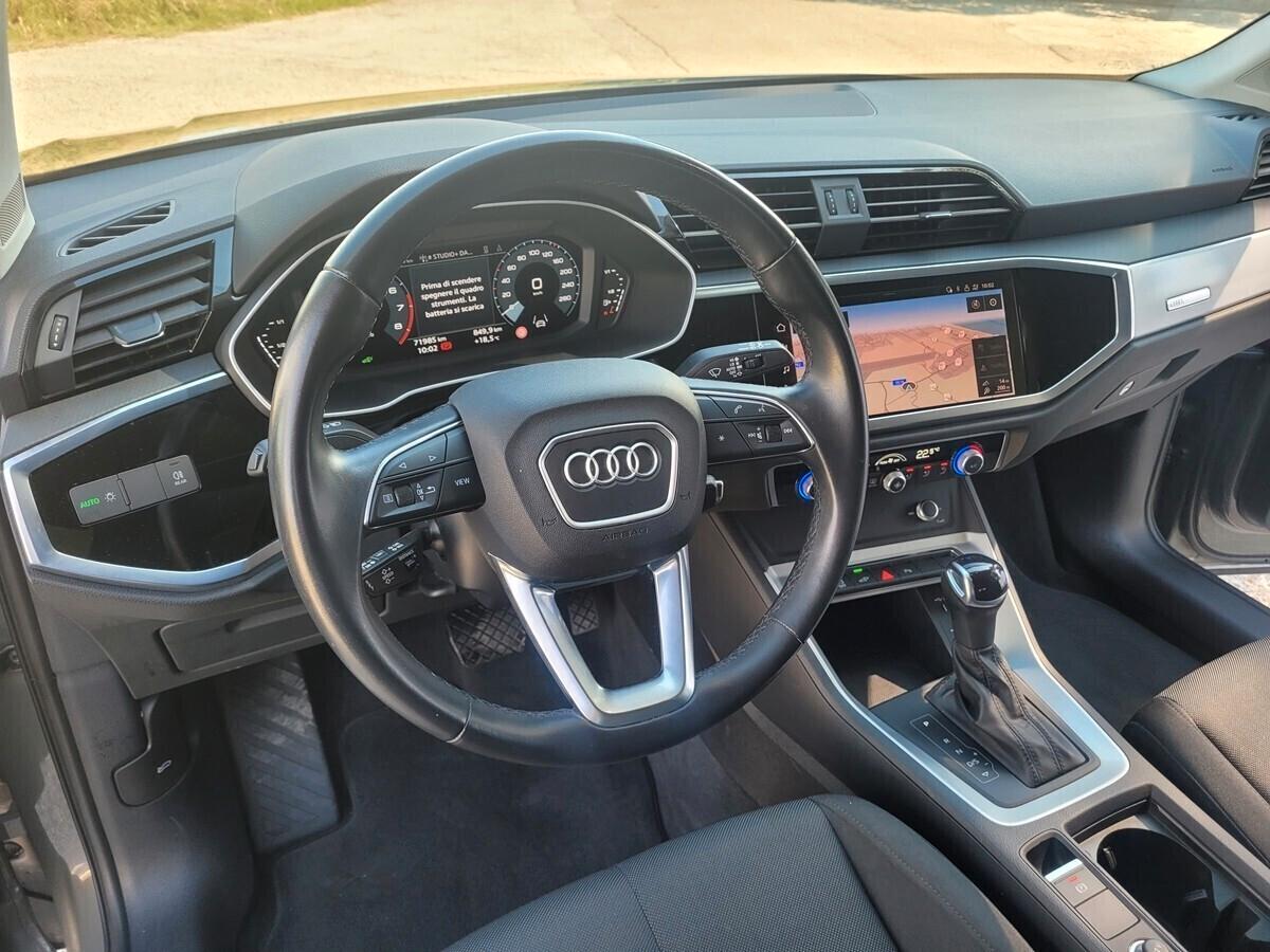 Audi Q3 45 TFSI e S tronic Business