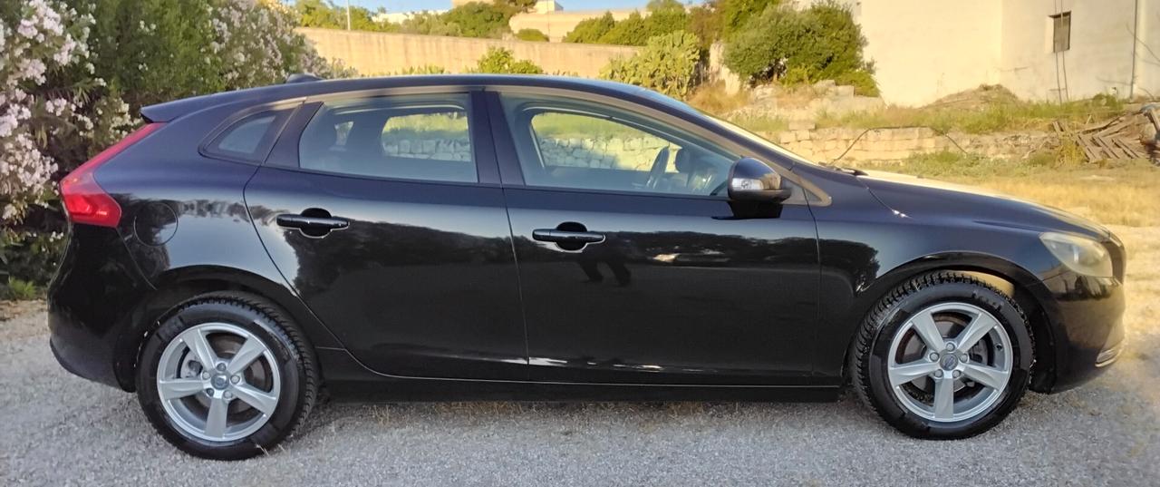 Volvo V40 D2 1.6 R-design Kinetic