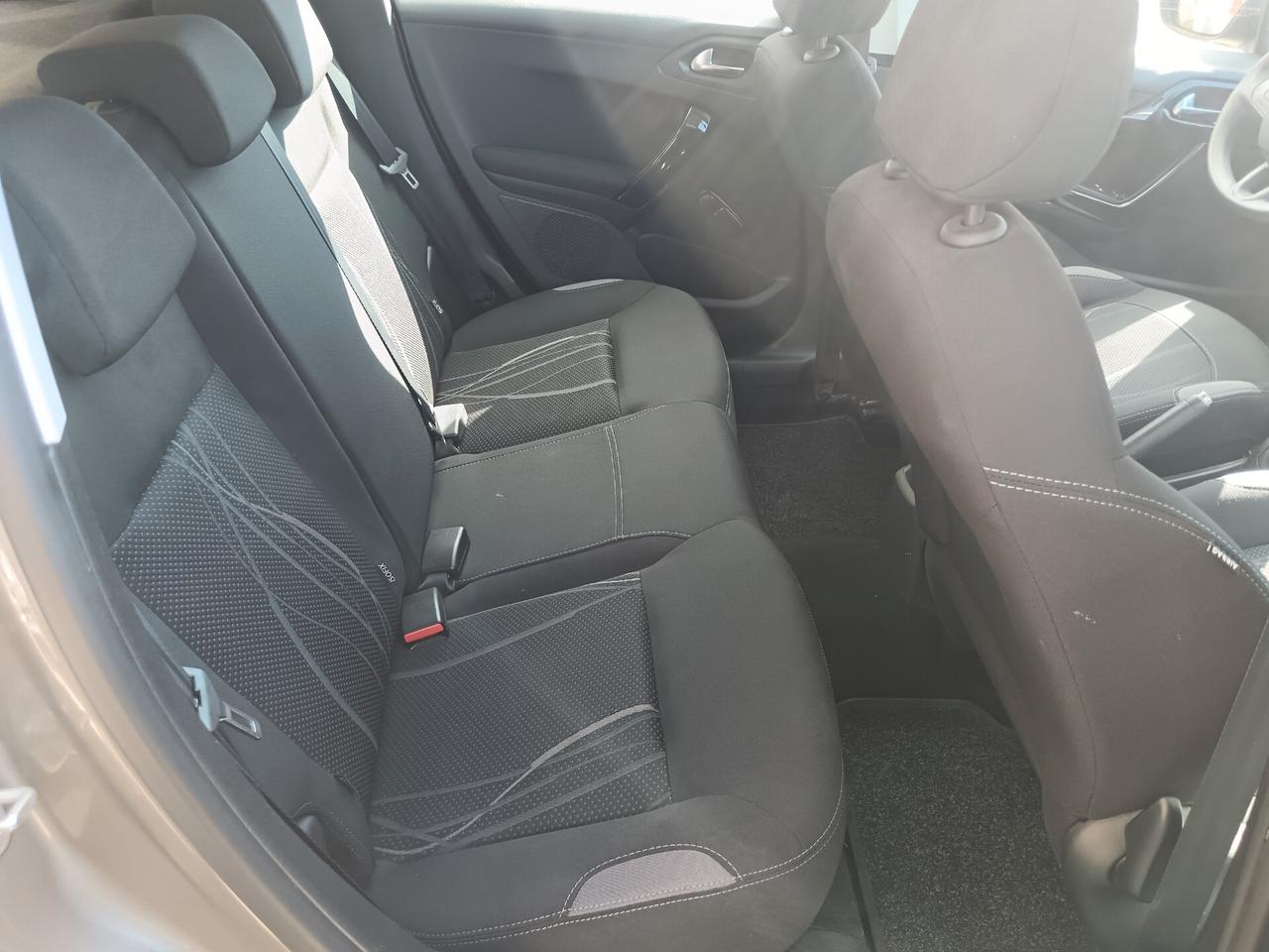 Peugeot 208 1.4 HDi 68CV 5P NEOPATENTATI