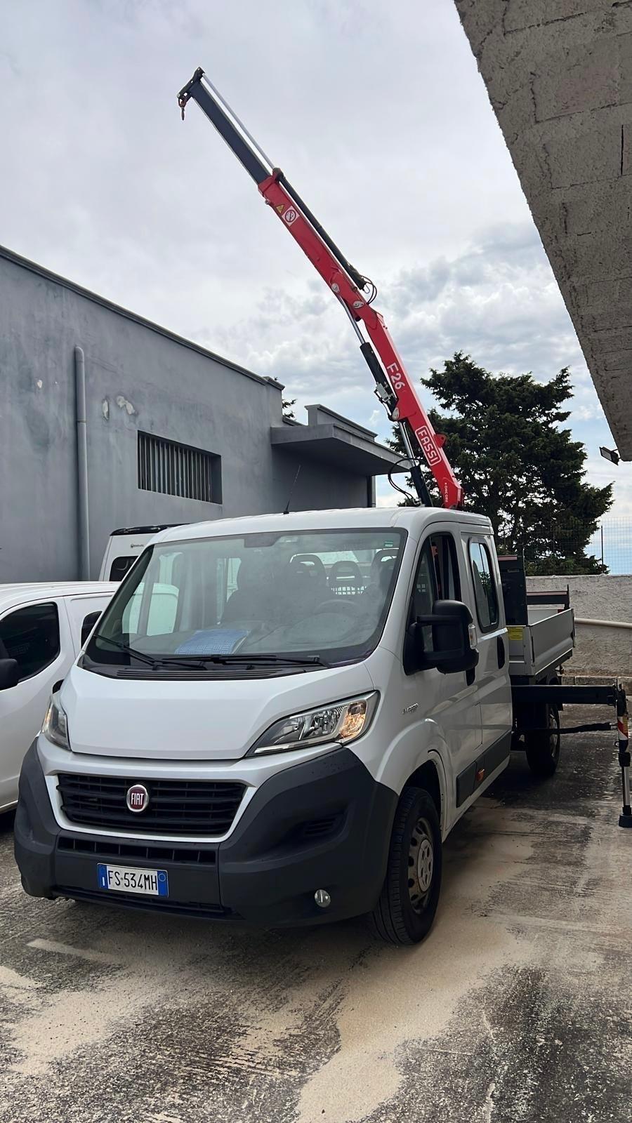 Fiat Ducato con gru 2.3 diesel diesel 7 posti