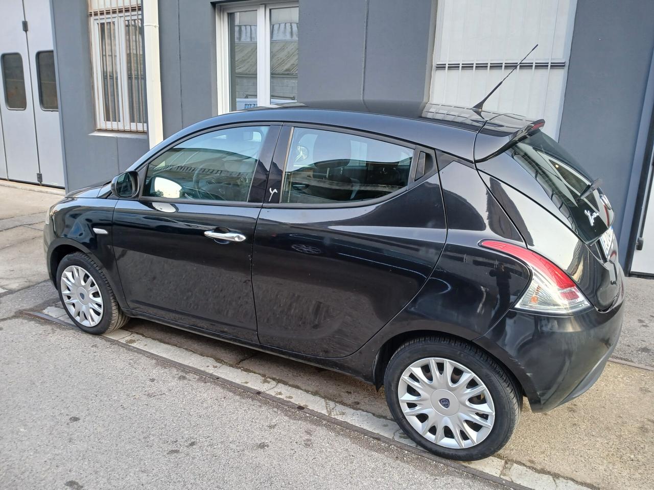 Lancia Ypsilon 1.2 69 CV Unyca*EURO5*NEOPATENTATI